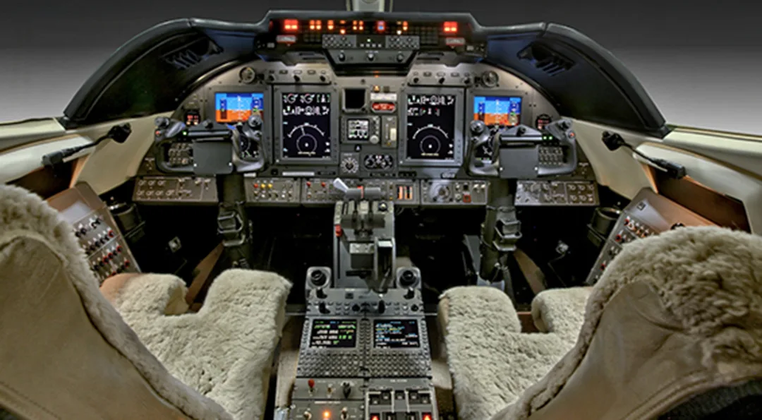 Cockpit and instrument panel of a 2008 Bombardier LEARJET 60XR.