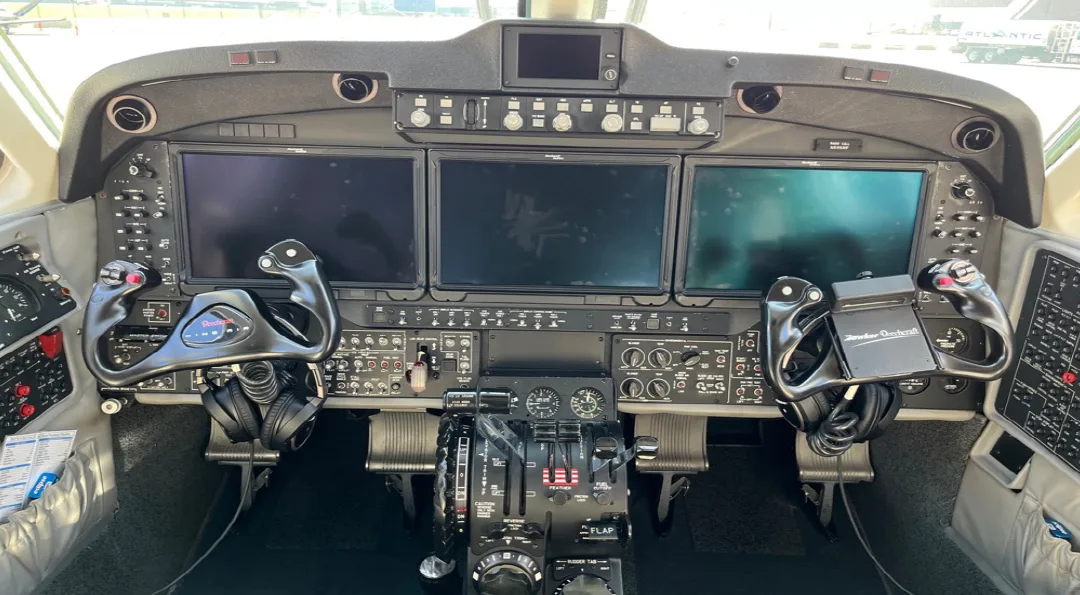 Cockpit and instrument panel of a 2011 Beechcraft KING AIR 250.