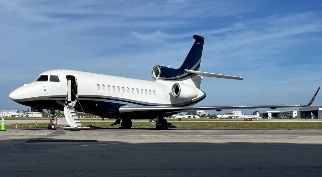 Cabin interior of a 2012 Dassault FALCON 7X.