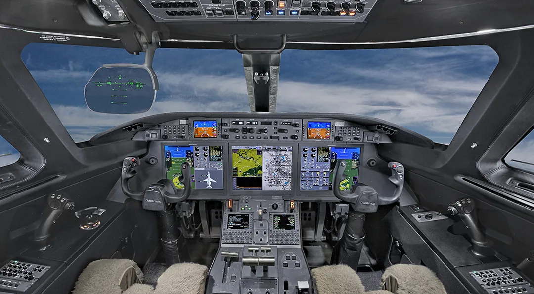 Cockpit and instrument panel of a 2013 Gulfstream G280.