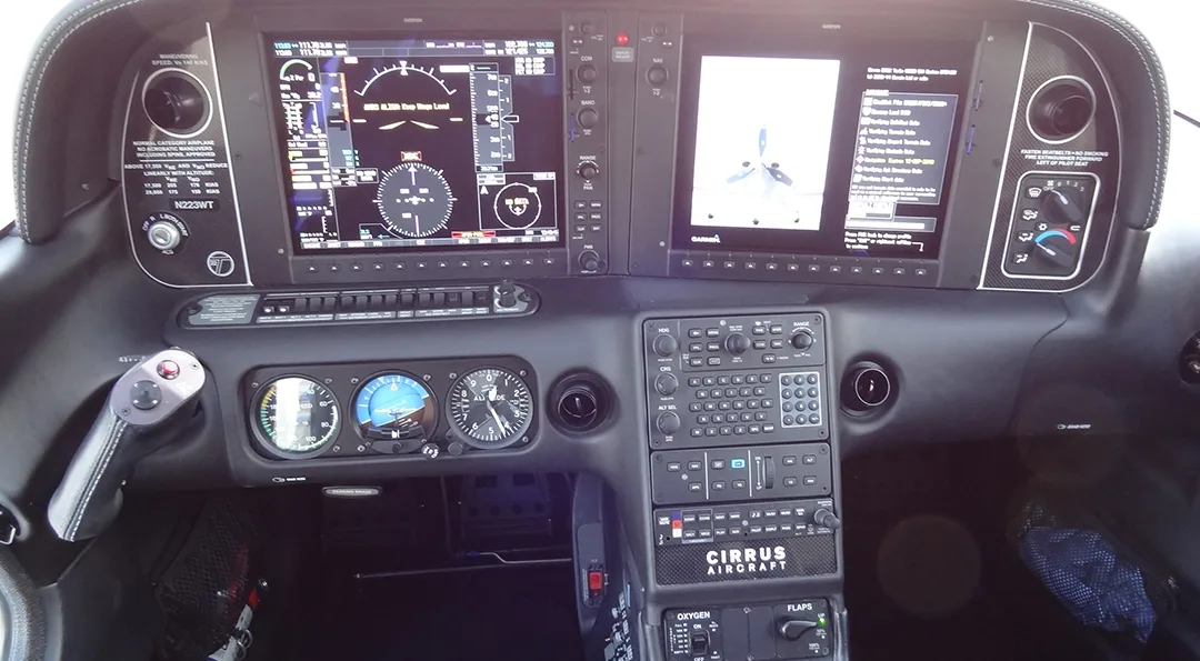 Cockpit and instrument panel of a 2014 Cirrus SR22T G5 GTS.