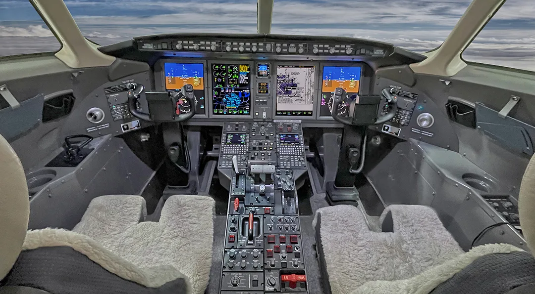 Cockpit and instrument panel of a 2016 Bombardier CHALLENGER 350.