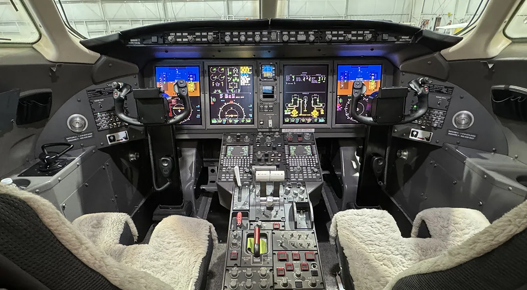 Cockpit and instrument panel of a 2016 Bombardier CHALLENGER 350.