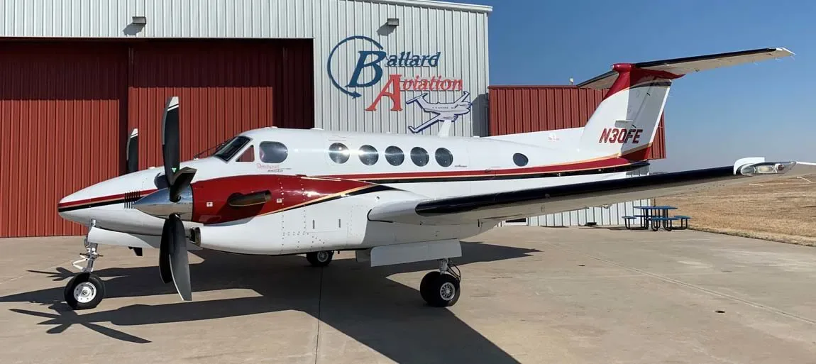 Cabin interior of a 1988 Beechcraft KING AIR 300 N30FE :.