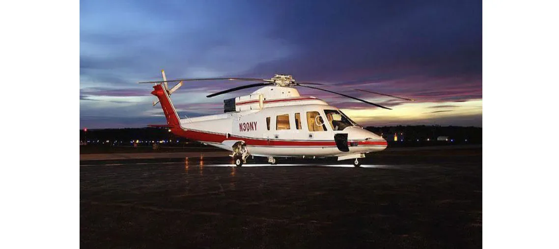 Exterior view of a 1995 Sikorsky S-76B: :, 76-0439.
