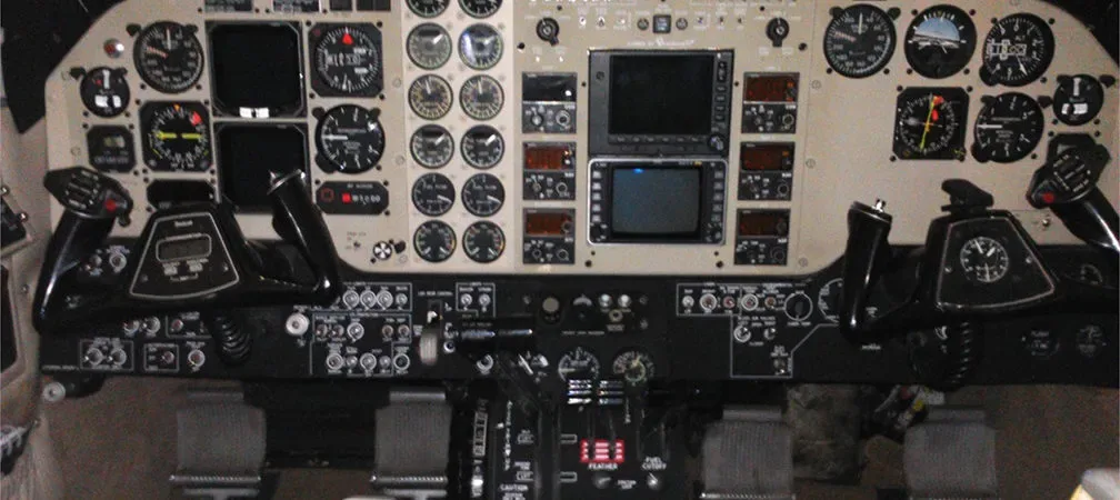 Cockpit and instrument panel of a 1997 Beechcraft KING AIR C90B.