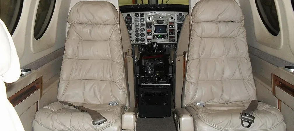 Cockpit and instrument panel of a 1997 Beechcraft KING AIR C90B.