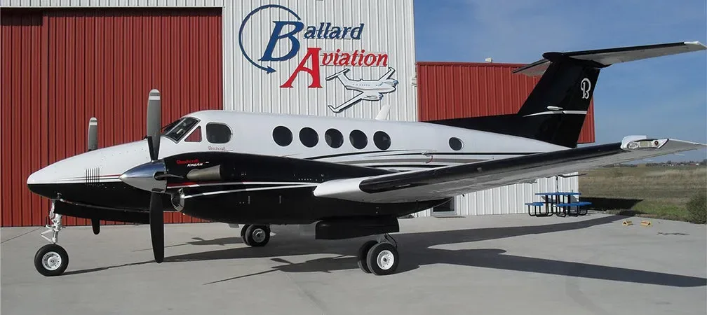 Engine detail of a 1998 Beechcraft KING AIR B200.