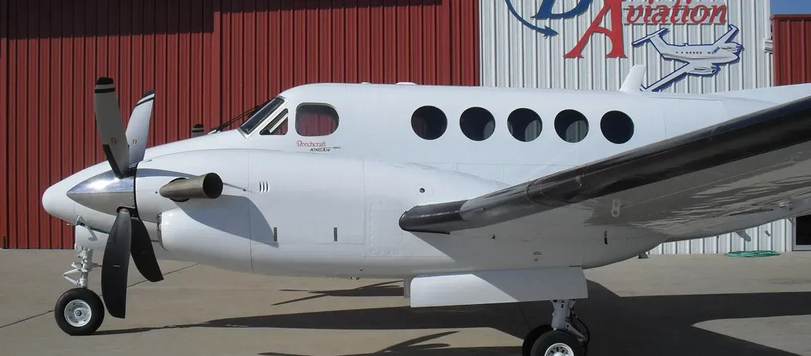 Exterior view of a 2002 Beechcraft King Air B200 Blackhawk -52A’s Garmin G1000 NXI Raisbeck Swept Tip Props.