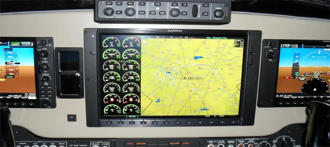 Avionics suite of a 2003 Beechcraft KING AIR 350.