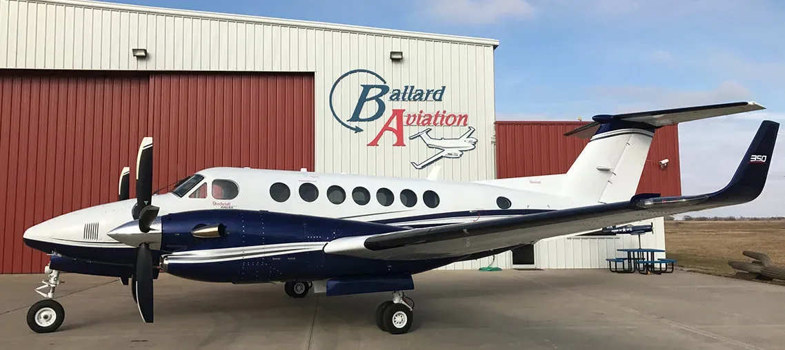 Avionics suite of a 2003 Beechcraft KING AIR 350.