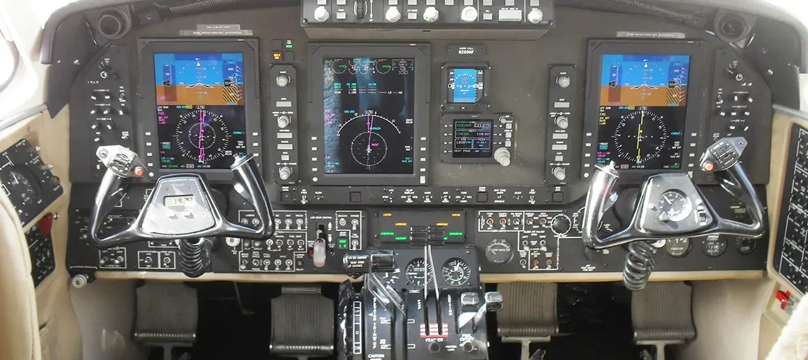 Cockpit and instrument panel of a 2004 Beechcraft King Air B200 Blackhawk -52’s Collins Proline 21 Raisbeck Winglockers & Strakes.