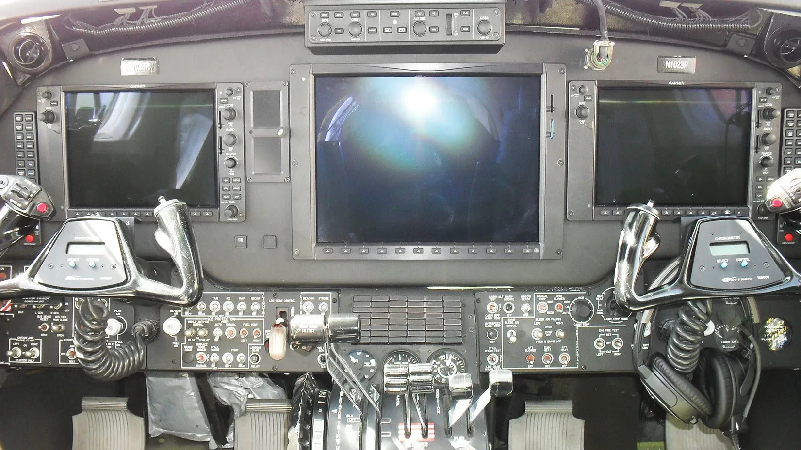 Avionics suite of a 2005 Beechcraft King Air 350 New -60A’s Garmin G1000 New Raisbeck 5 Bladed Props.