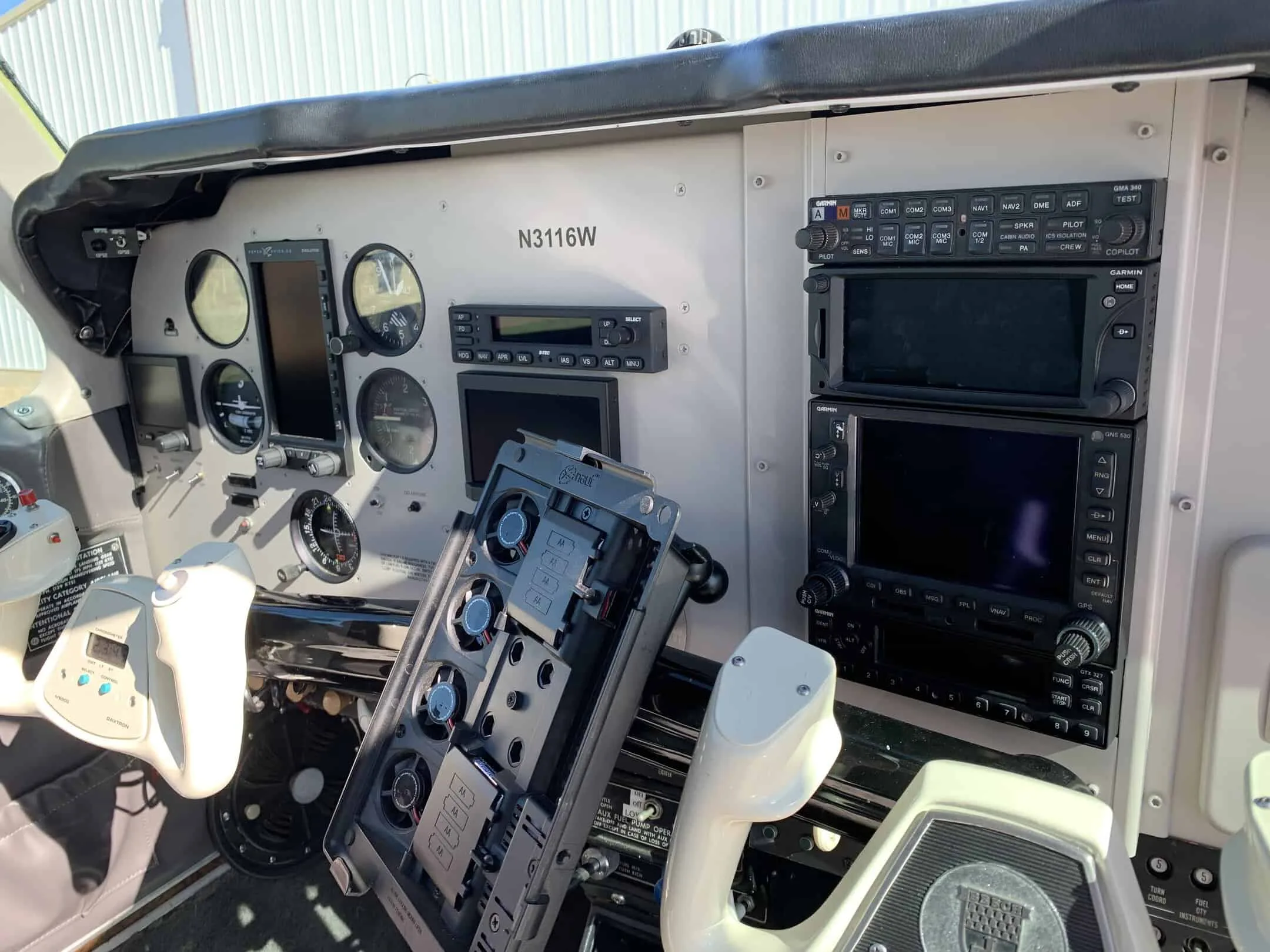Avionics suite of a 1973 Beechcraft A36.