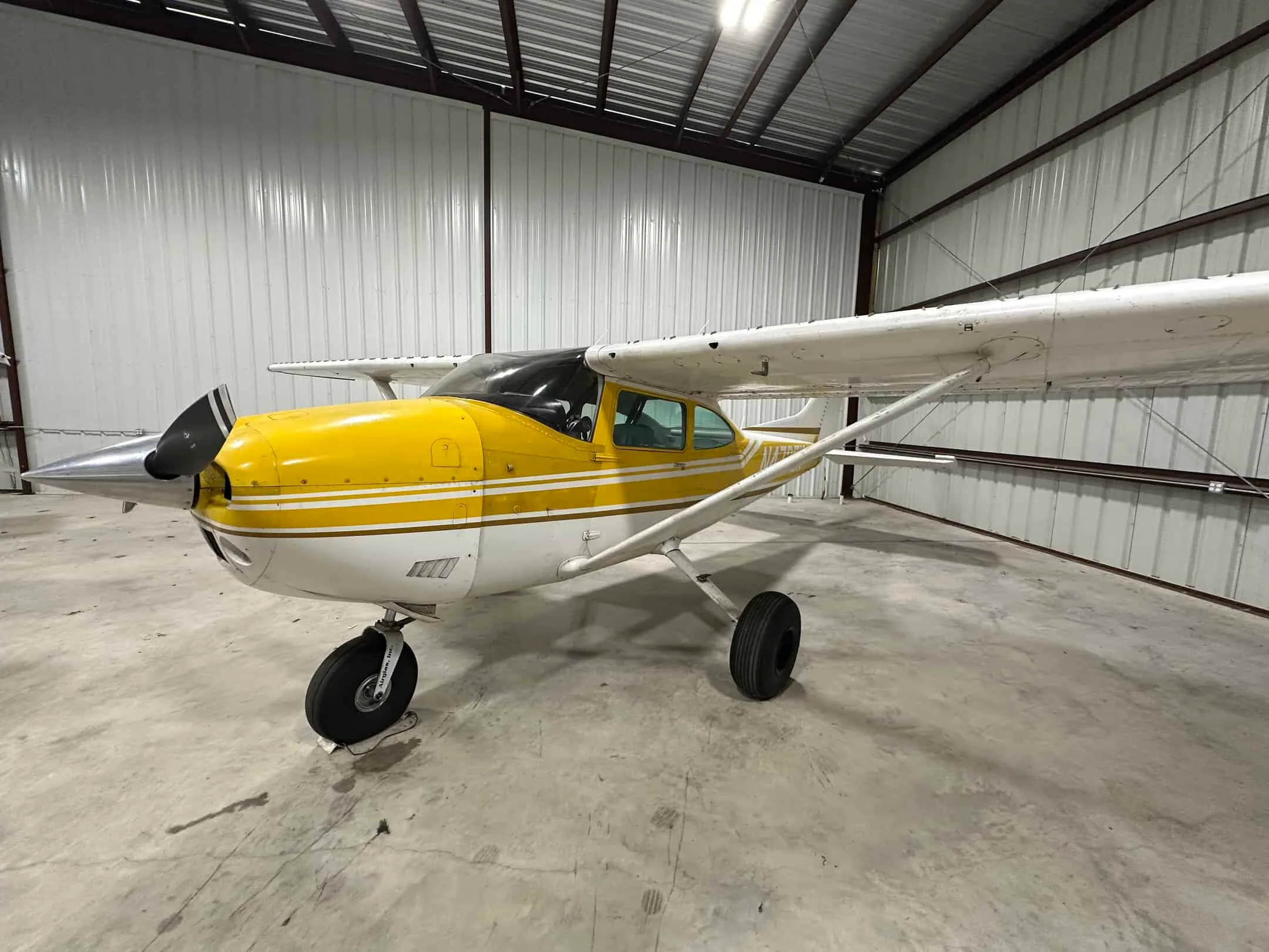 Exterior view of a 1975 Cessna 182P, N4725K.