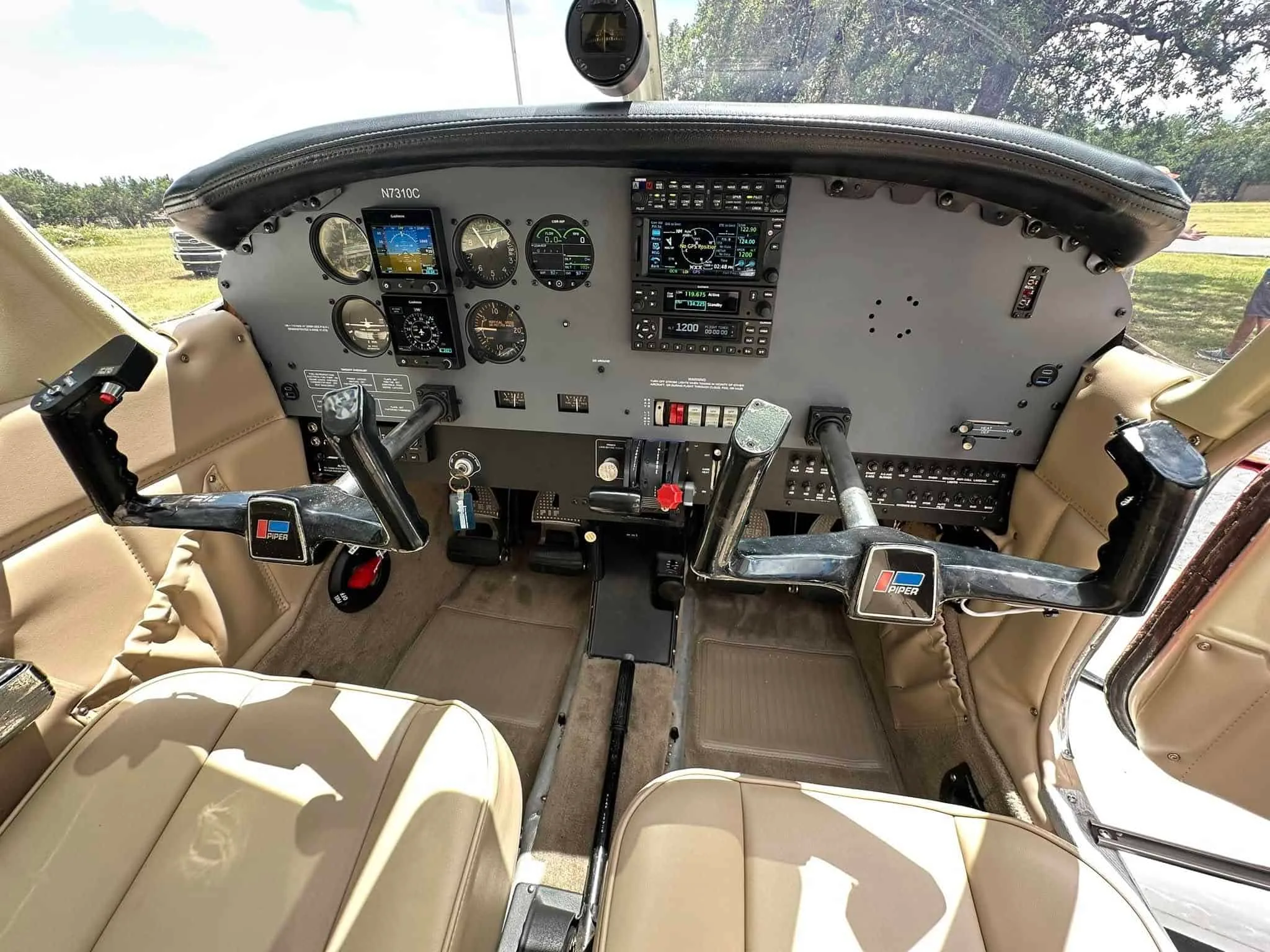 Cockpit and instrument panel of a 1975 Piper Archer.