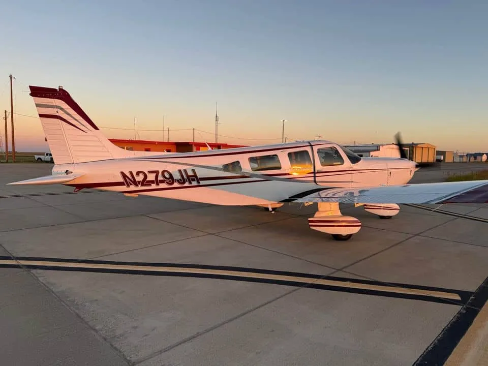 Avionics suite of a 1978 Piper Cherokee 6/300.