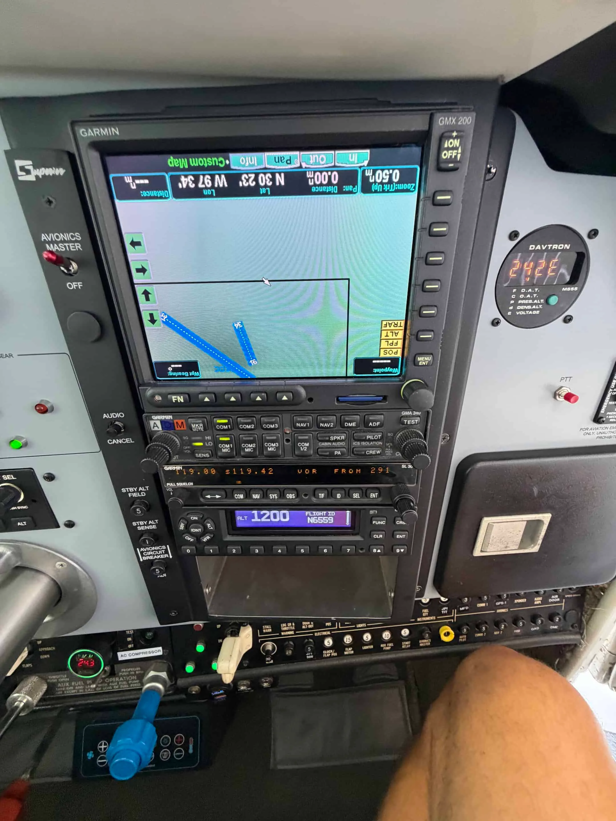 Avionics suite of a 1979 Beech F33A With TN & FTA Airconditioning.
