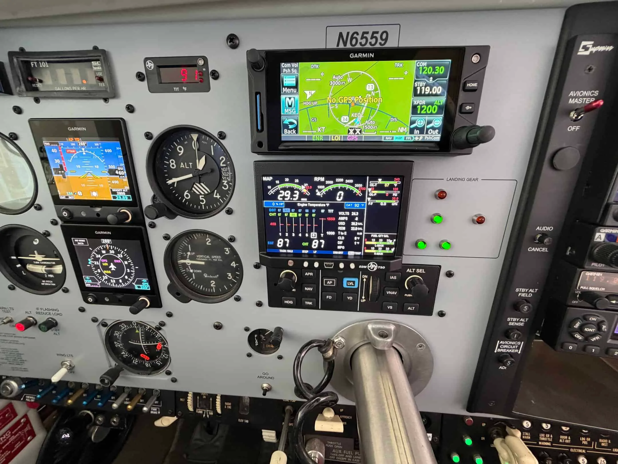 Cockpit and instrument panel of a 1979 Beech F33A With TN & FTA Airconditioning.