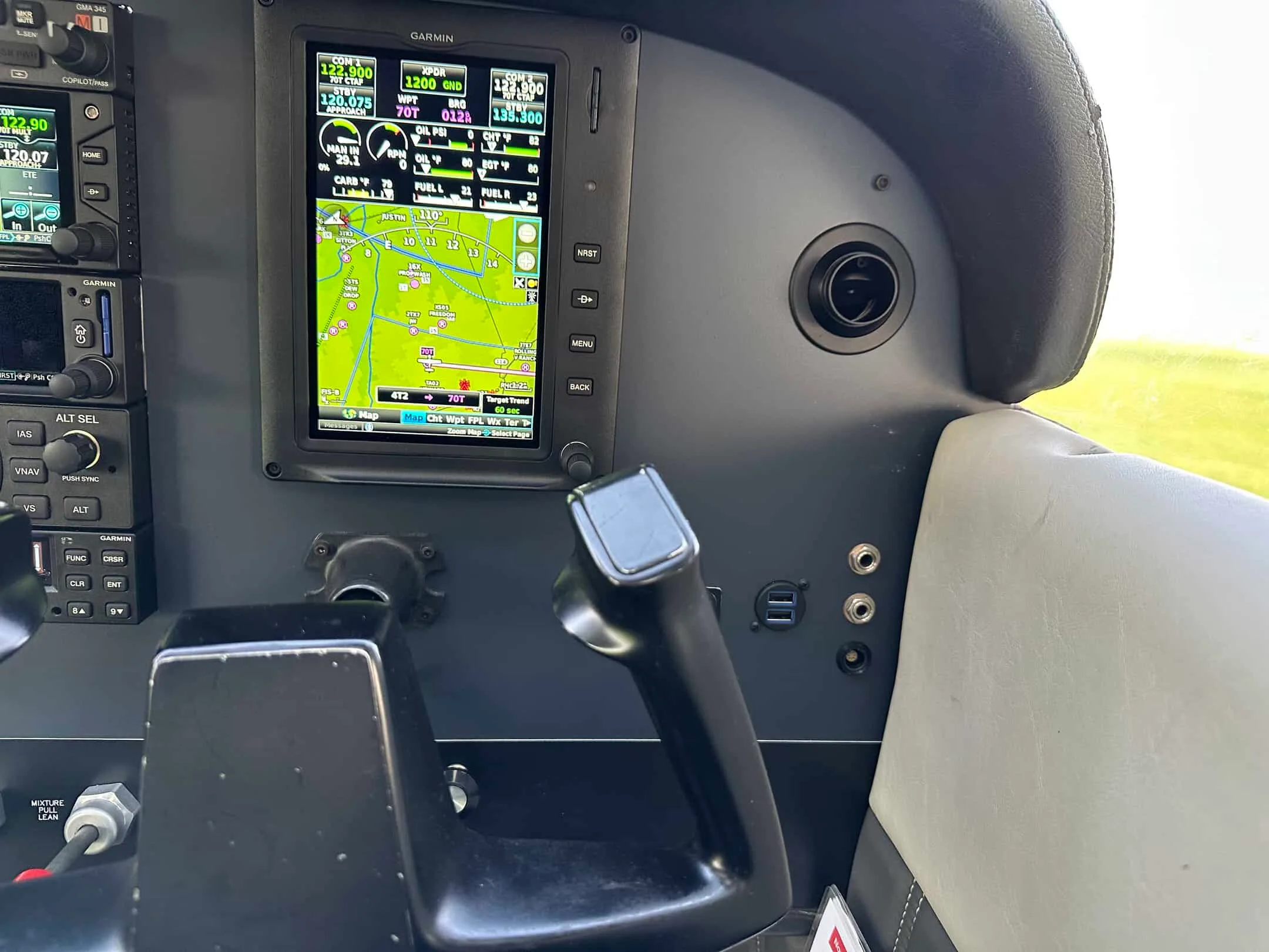Avionics suite of a 1979 Cessna 172RG CUTLASS.