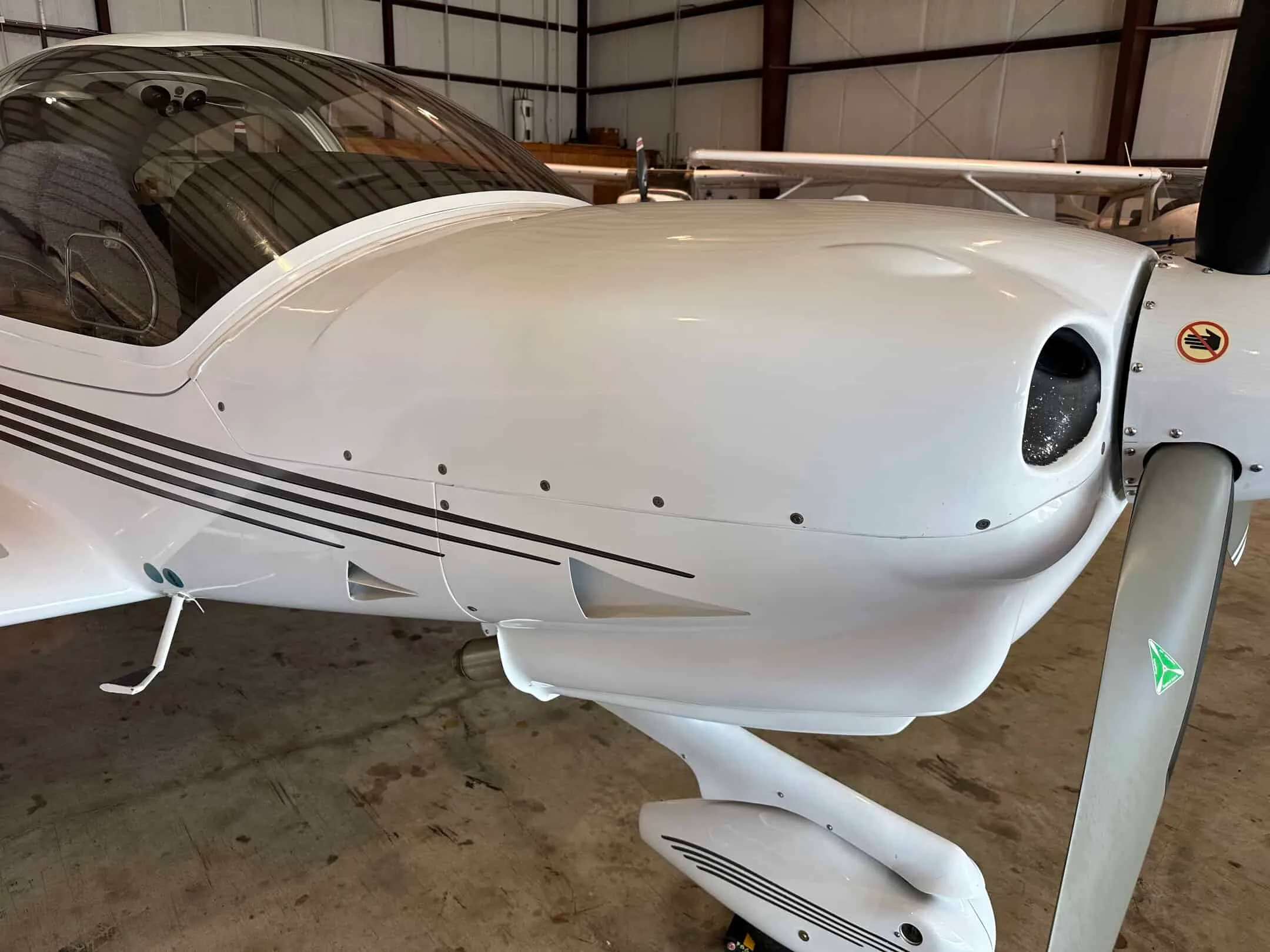Exterior view of a 2014 Diamond DA40NG, N143NG.