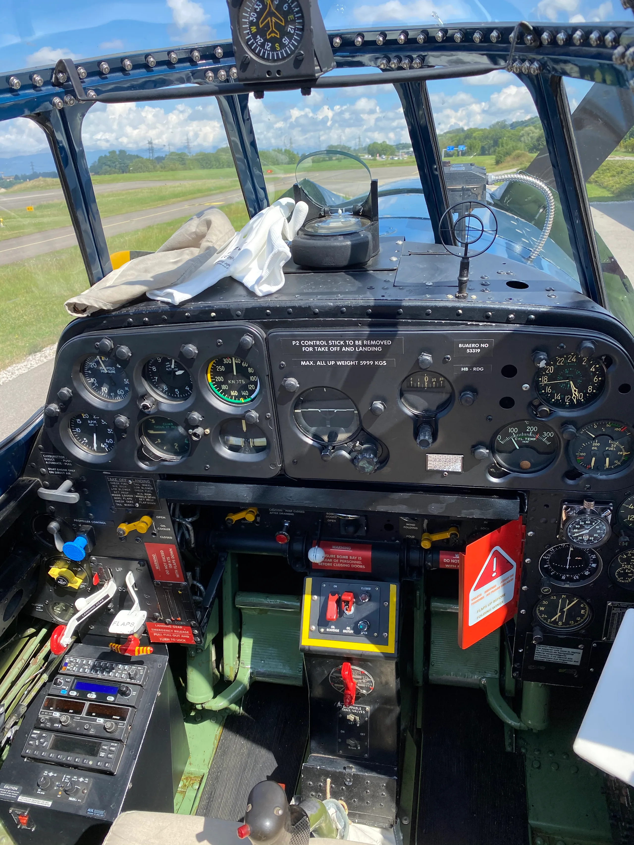 Cockpit and instrument panel of a 1945 Grumman TBM-3E Avenger.