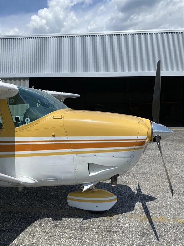 Cockpit and instrument panel of a 1979 Cessna TU206G.
