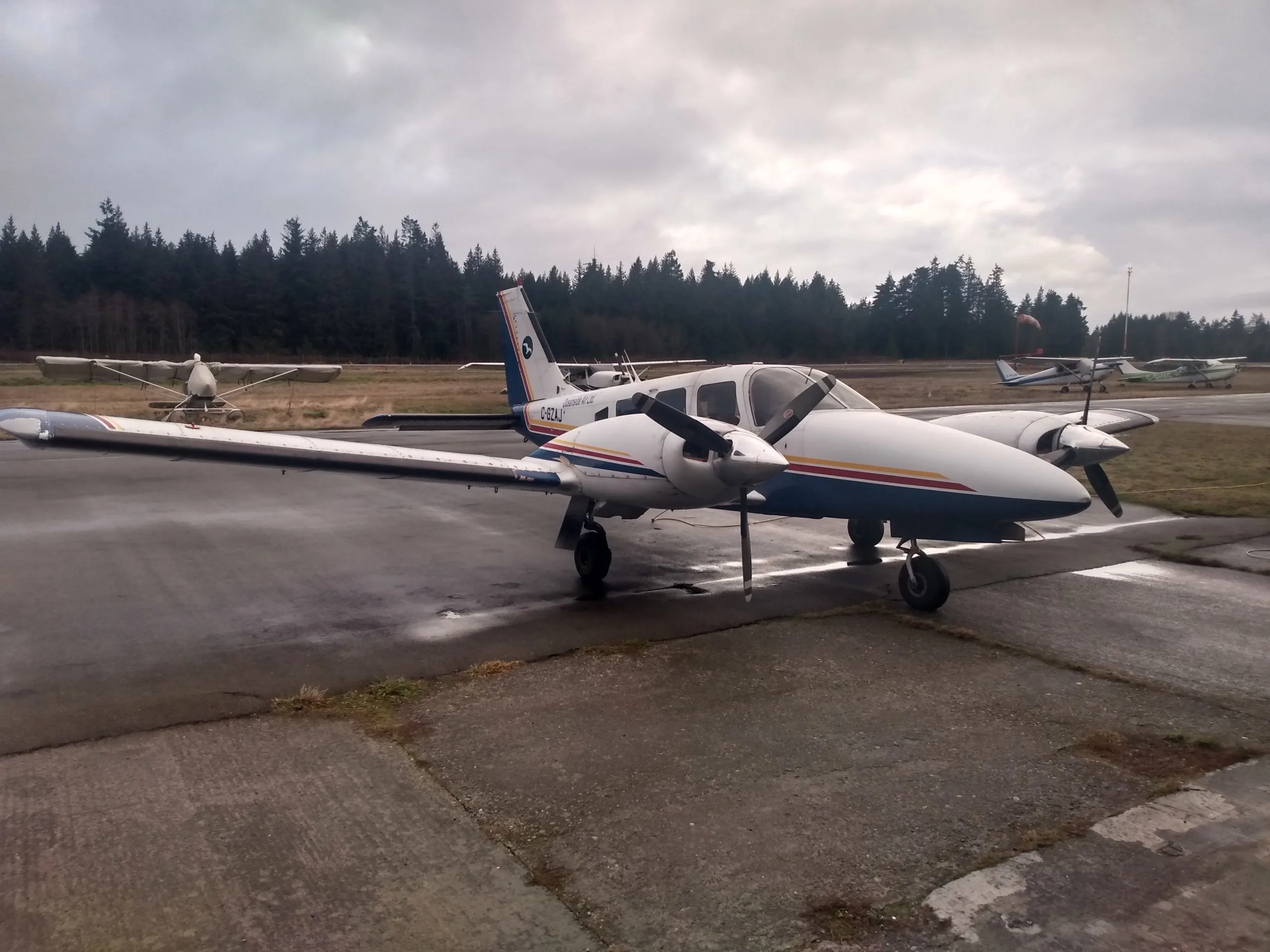 Exterior view of a Piper aircraft operating certificate with a seneca i ii.