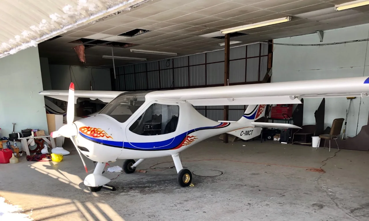 Exterior view of a Piper aircraft operating certificate with a seneca i ii.
