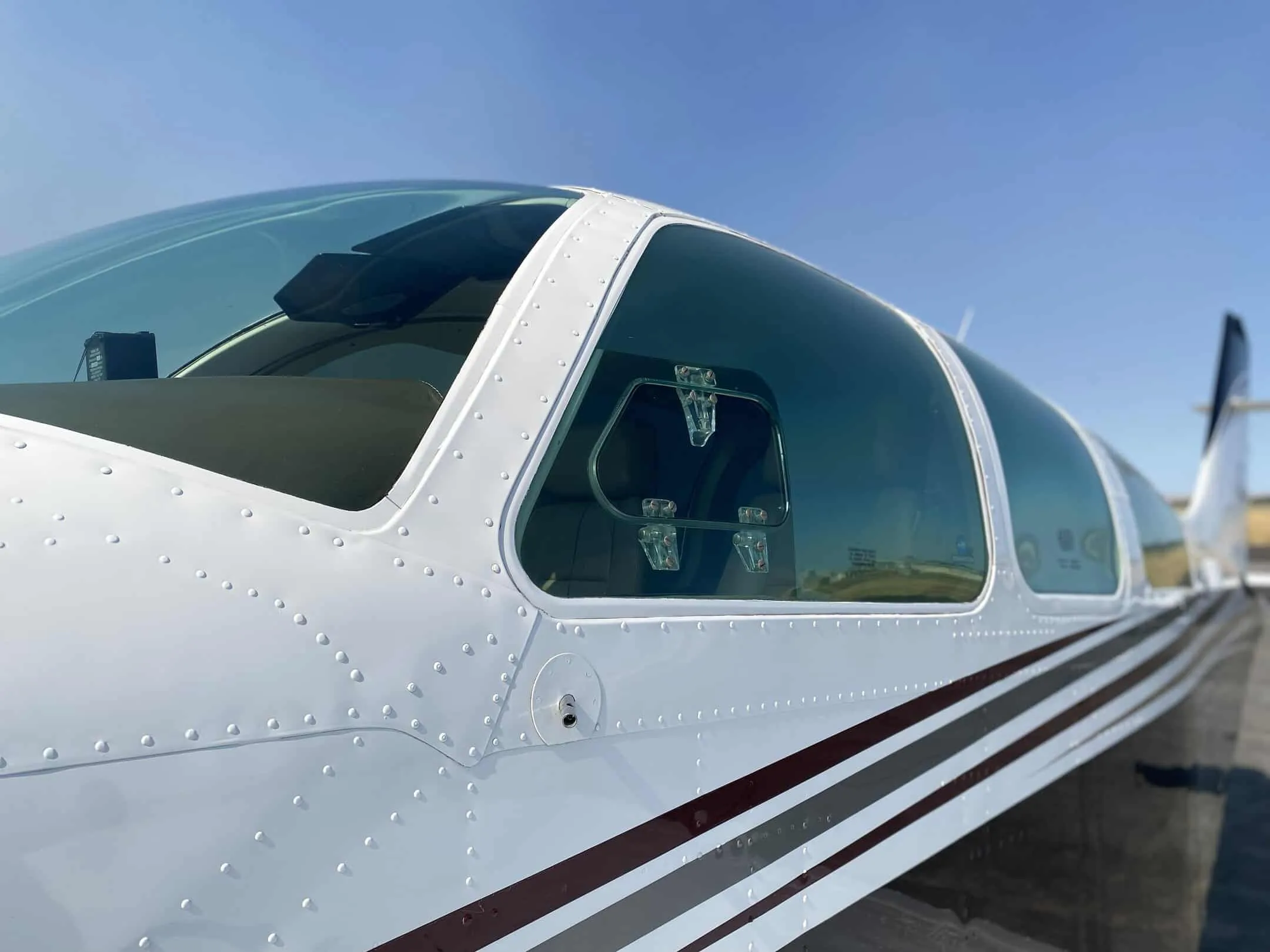 Exterior view of a 1987 Beechcraft Bonanza F33A.
