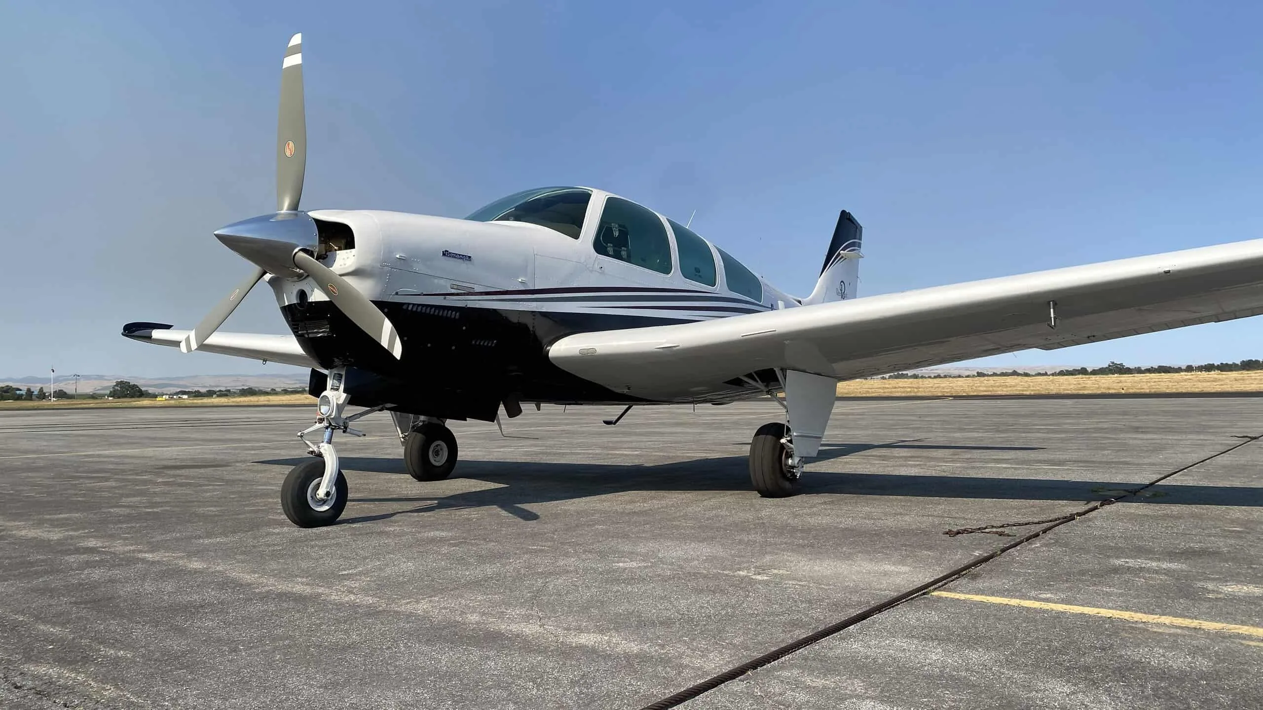 Exterior view of a 1987 Beechcraft Bonanza F33A.