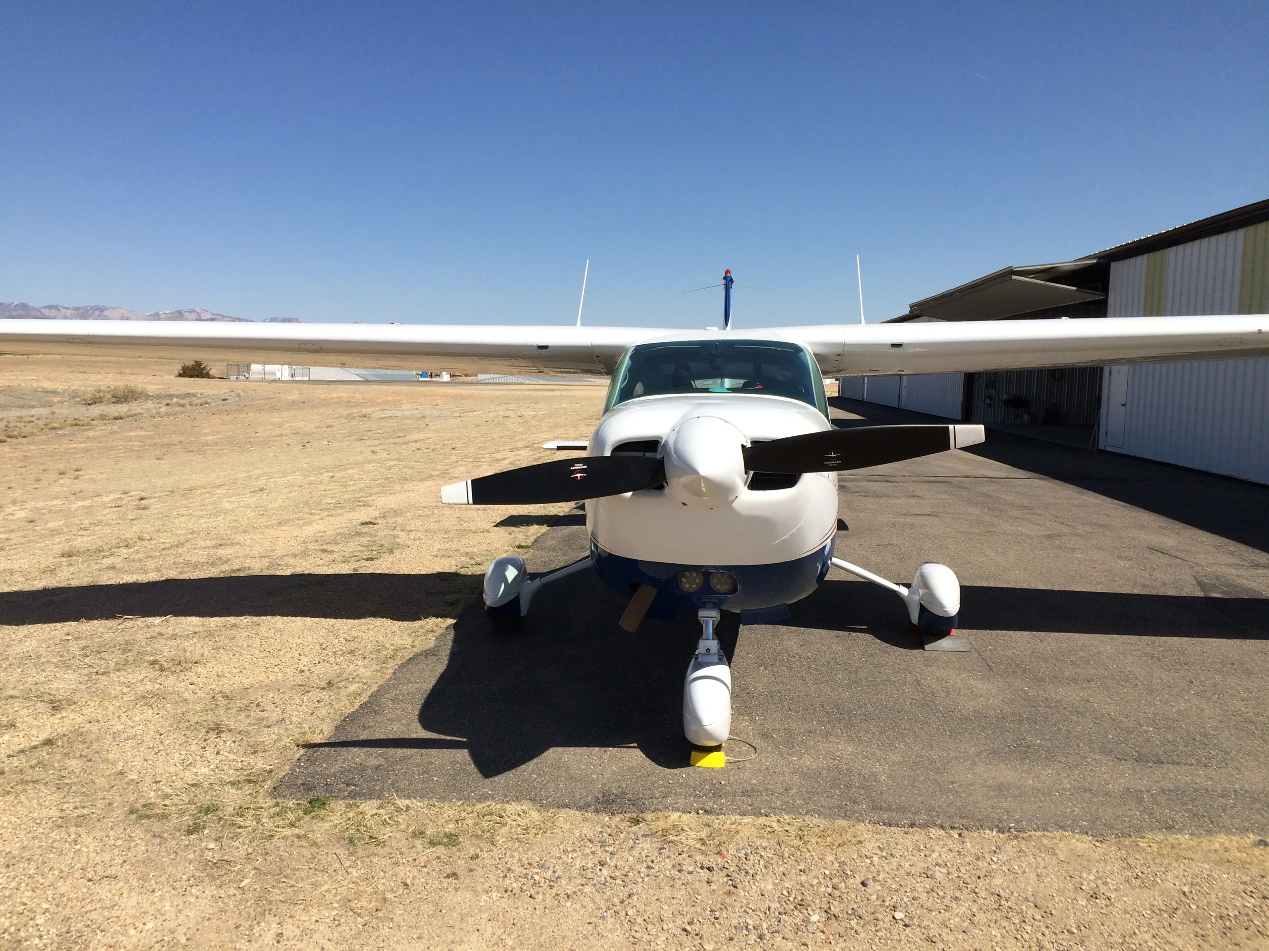 Exterior view of a aircraft, N12095.