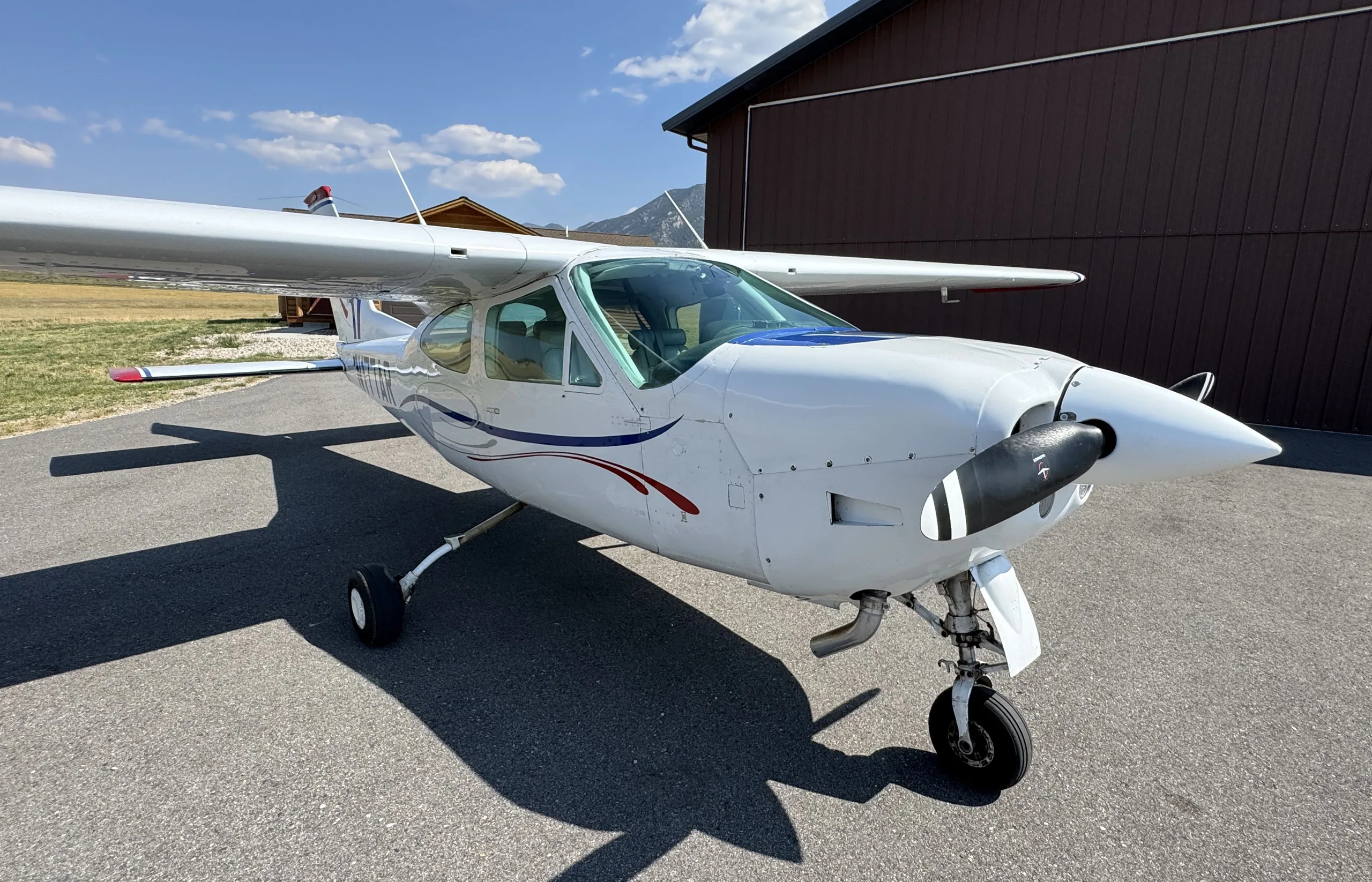 Exterior view of a 1975, N177AR.