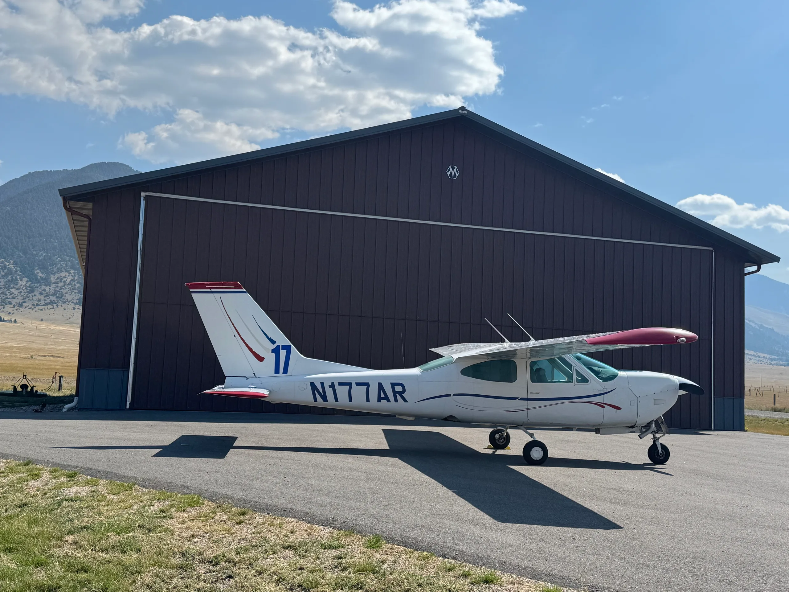 Exterior view of a 1975, N177AR.