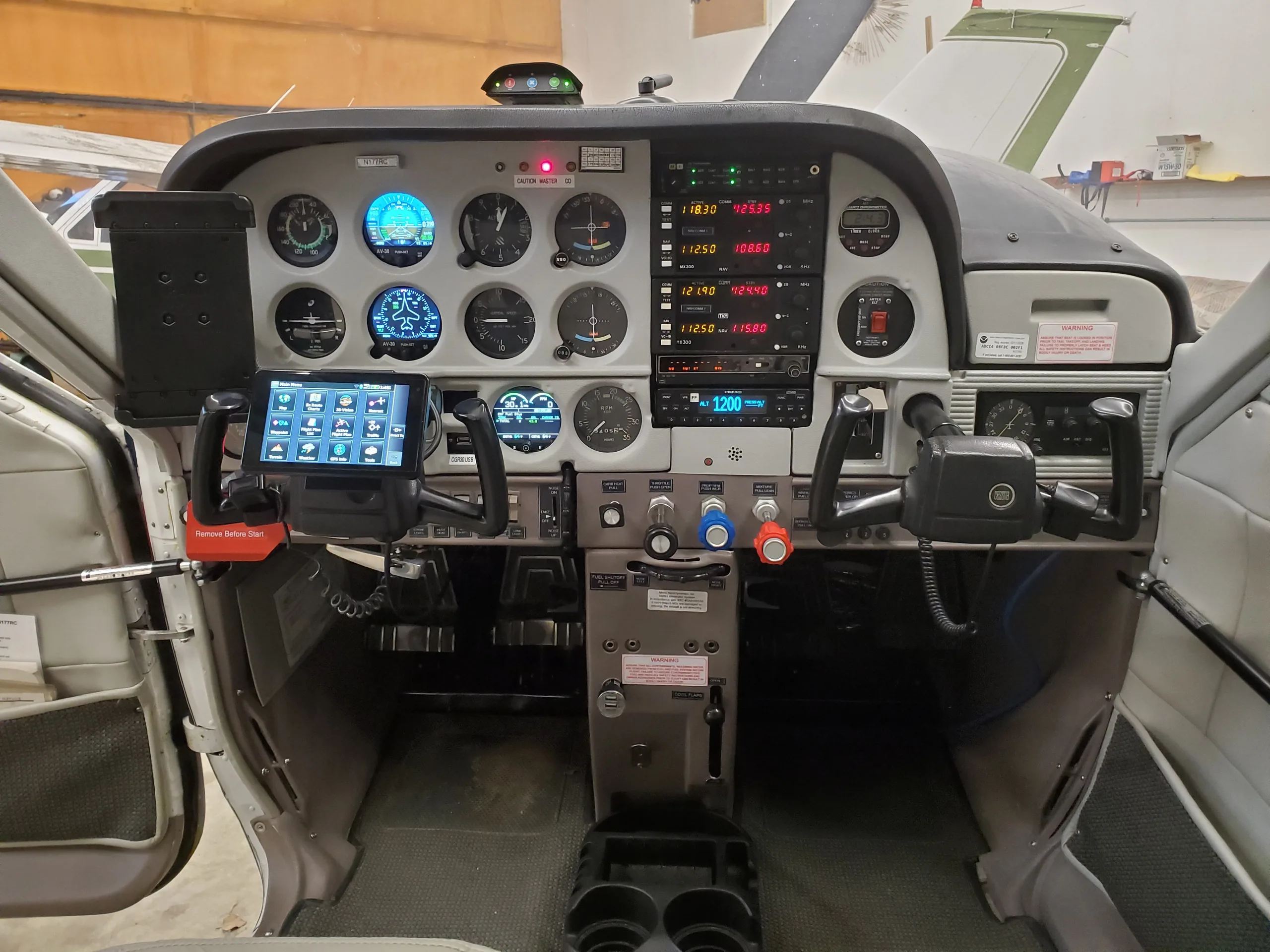 Cockpit and instrument panel of a 1973.