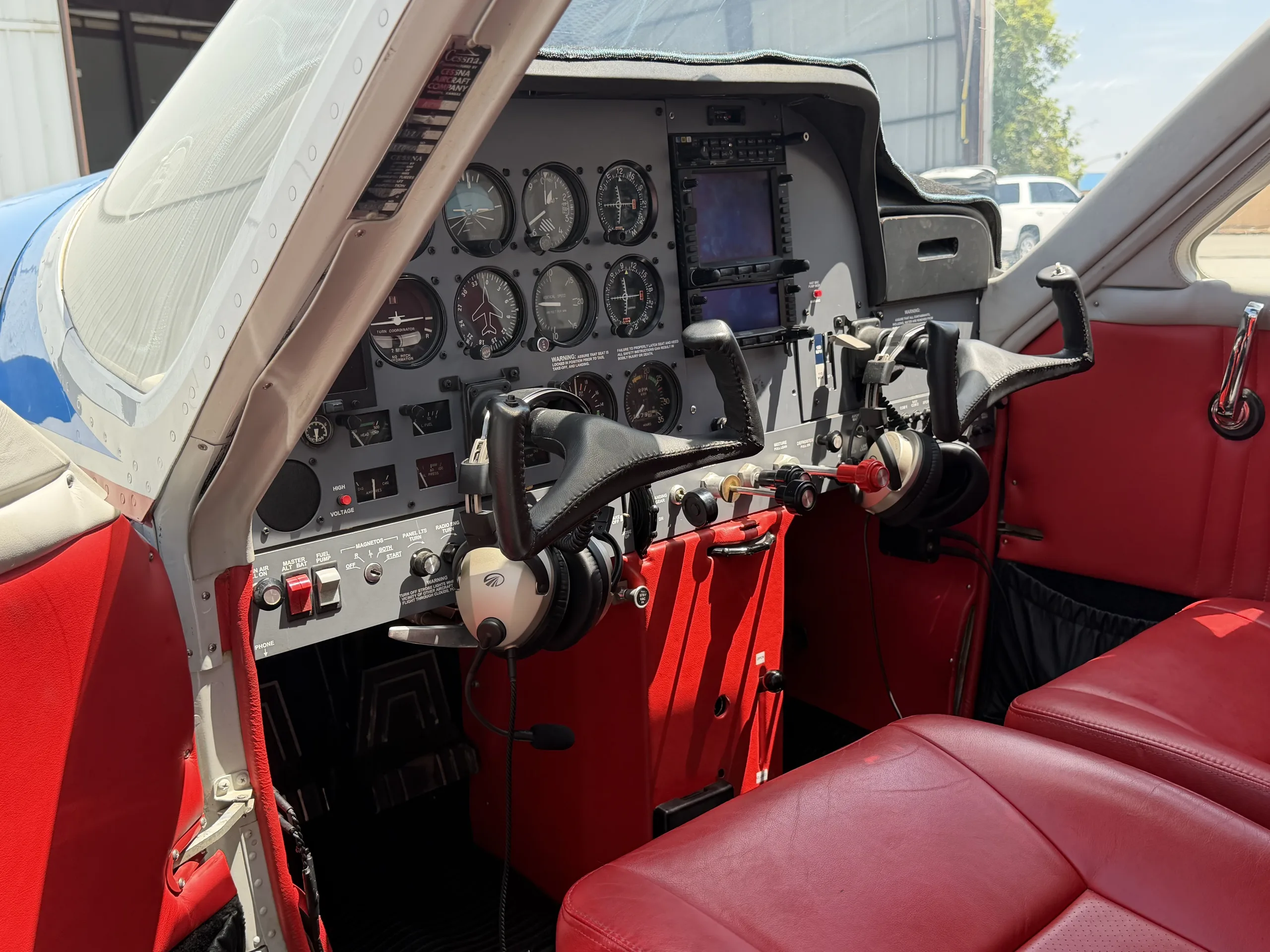 Cockpit and instrument panel of a 1973.