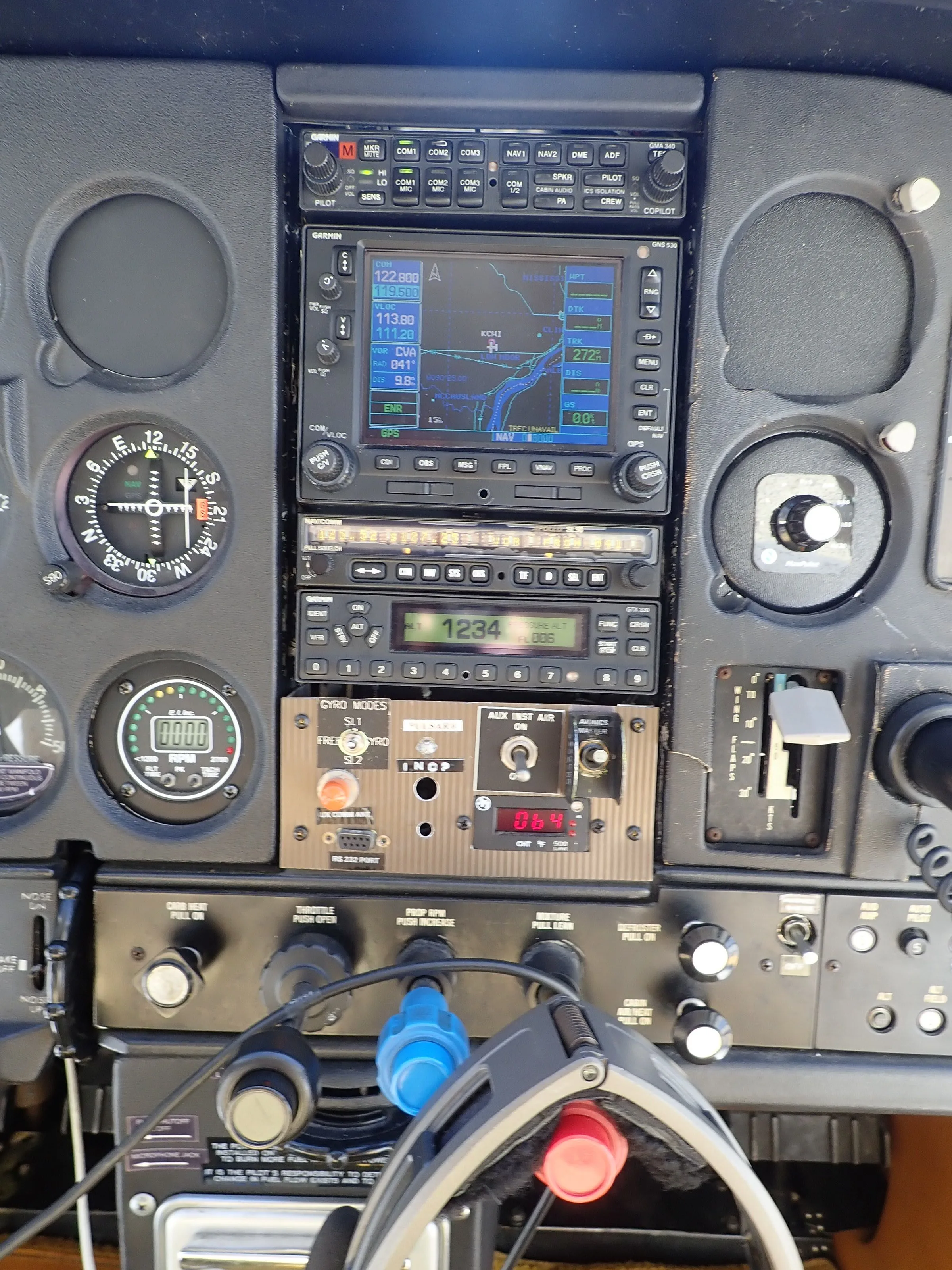 Cockpit and instrument panel of a 1977.