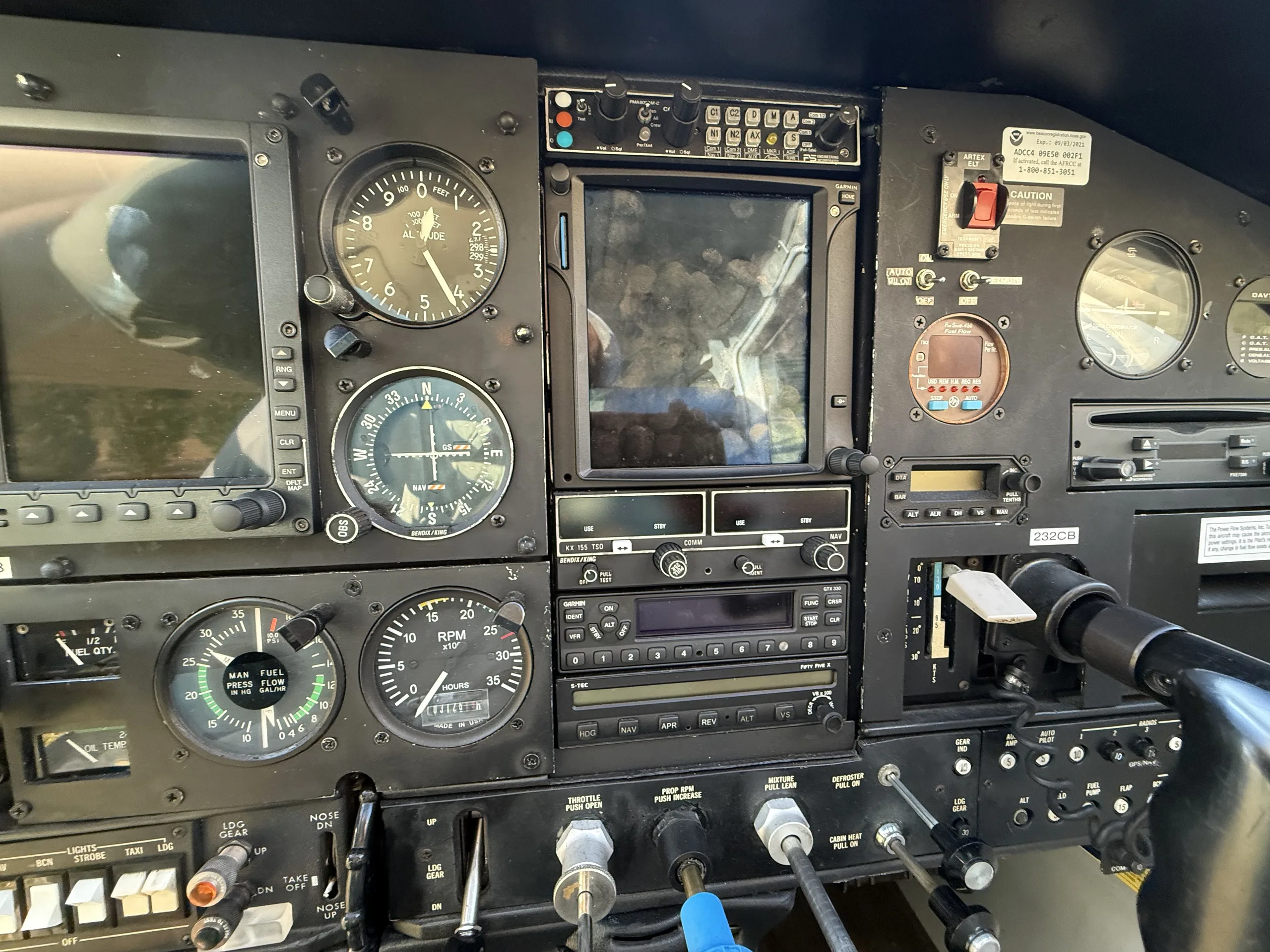 Cockpit and instrument panel of a 1976.