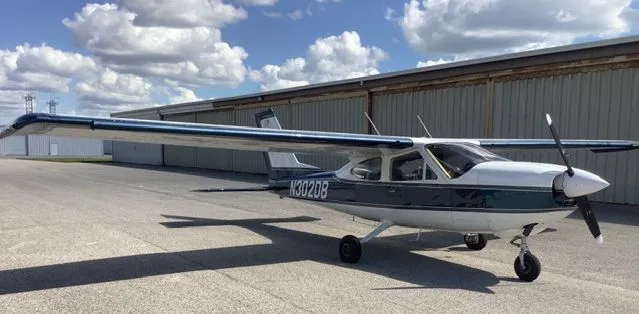 Exterior view of a aircraft, N302DB.