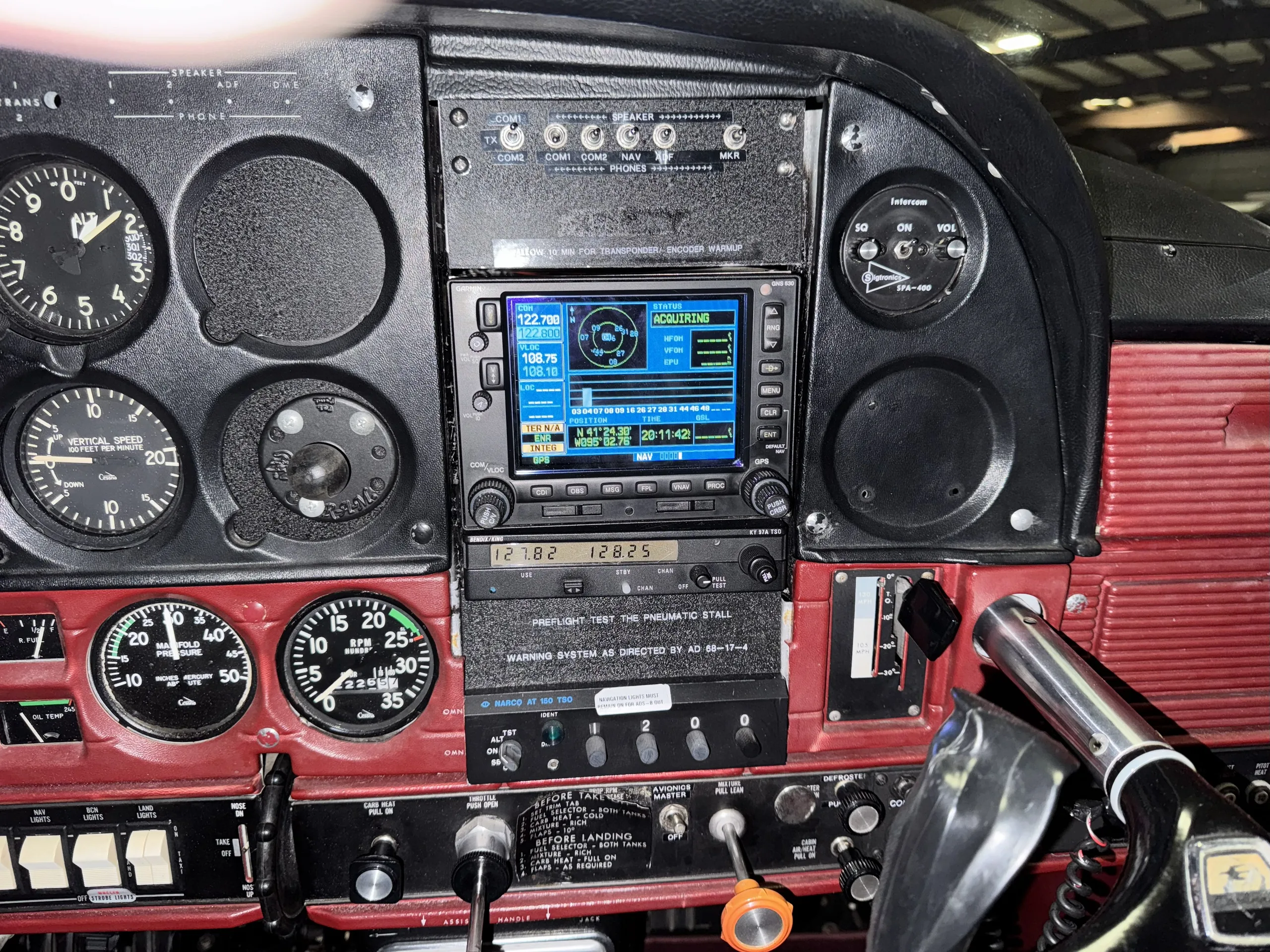 Cockpit and instrument panel of a 1969.
