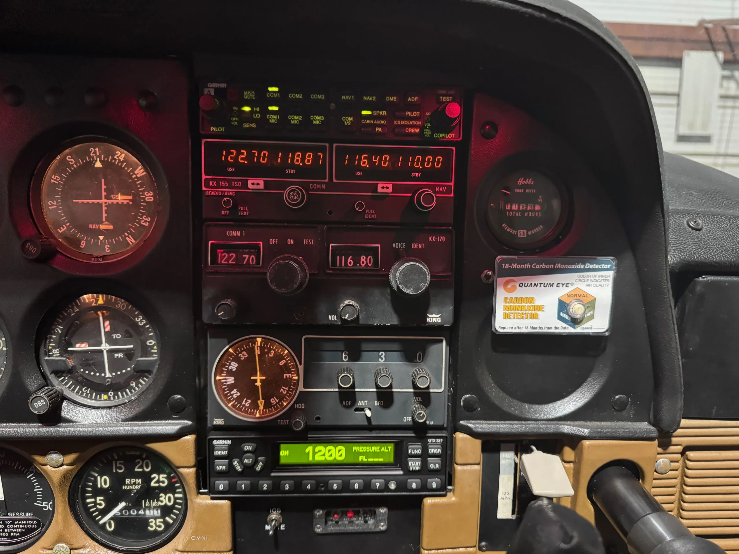 Cockpit and instrument panel of a 1971.