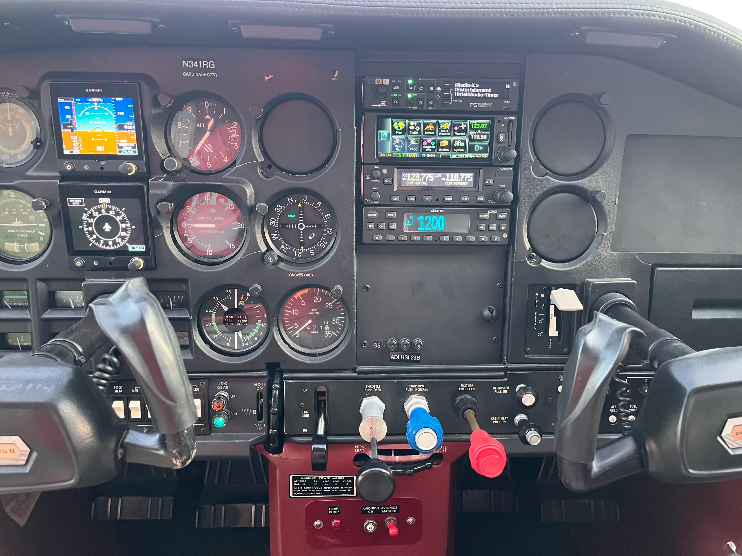 Cockpit and instrument panel of a 1977.