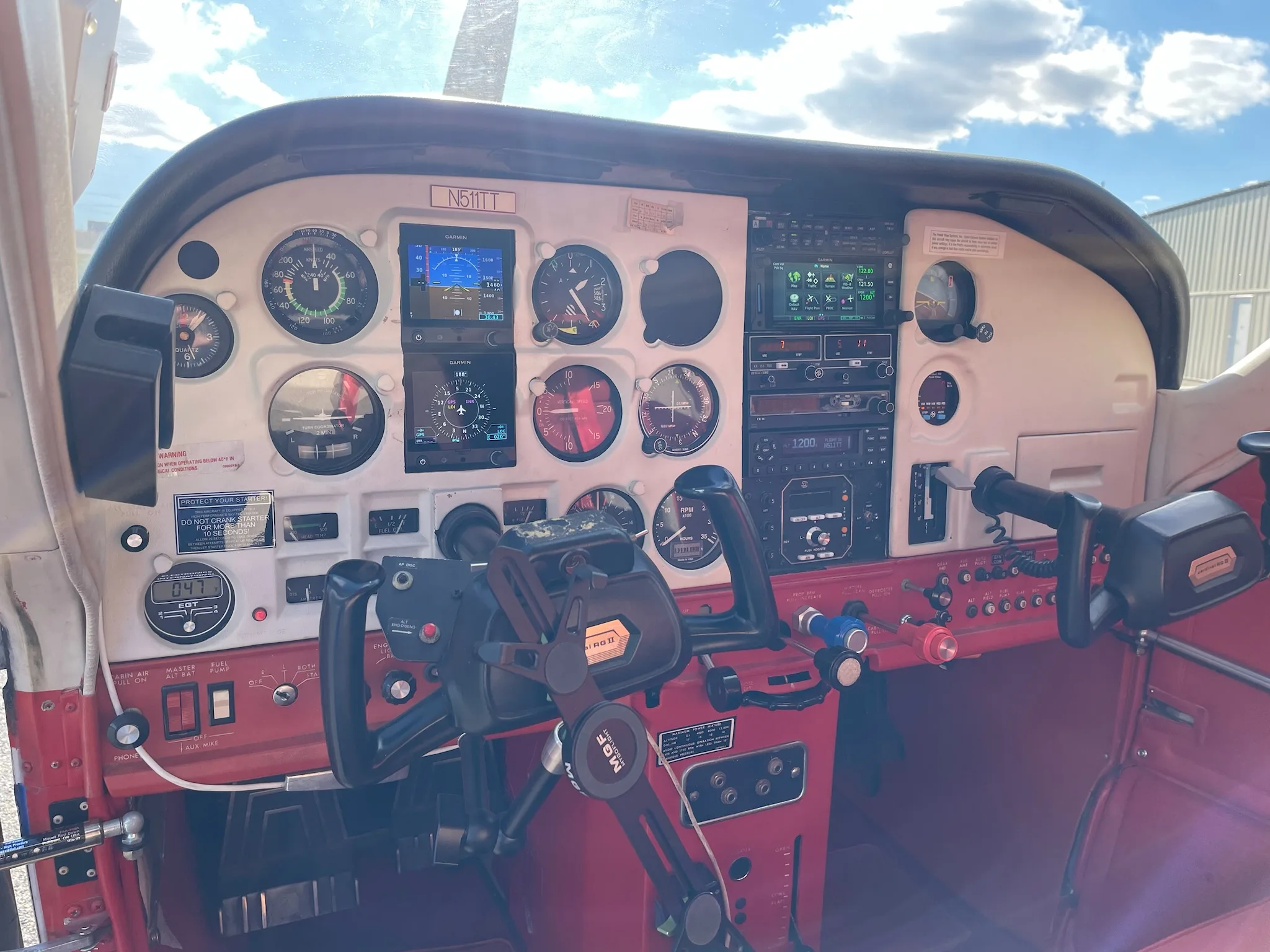 Cockpit and instrument panel of a 1977.