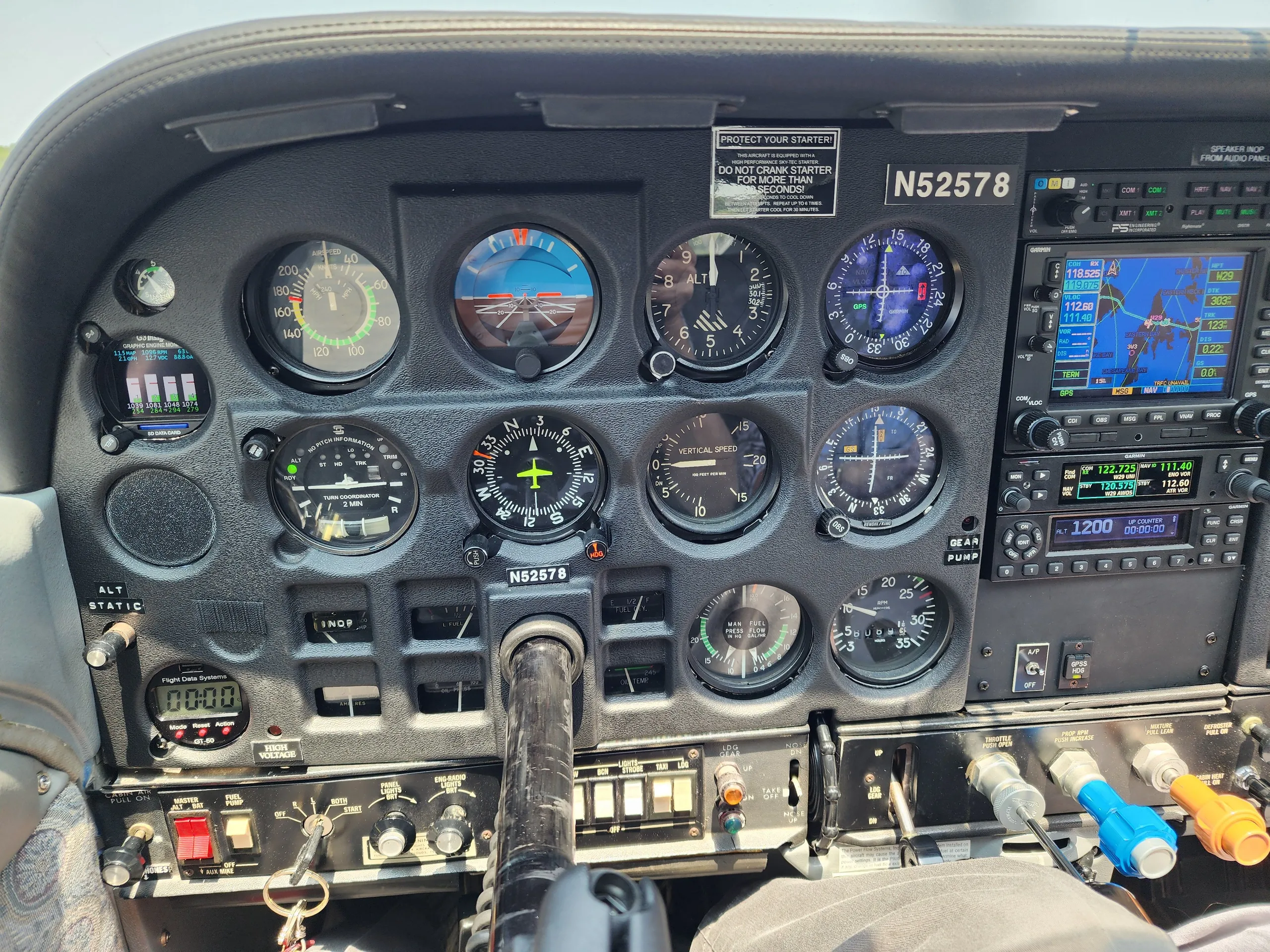 Cockpit and instrument panel of a 1977.