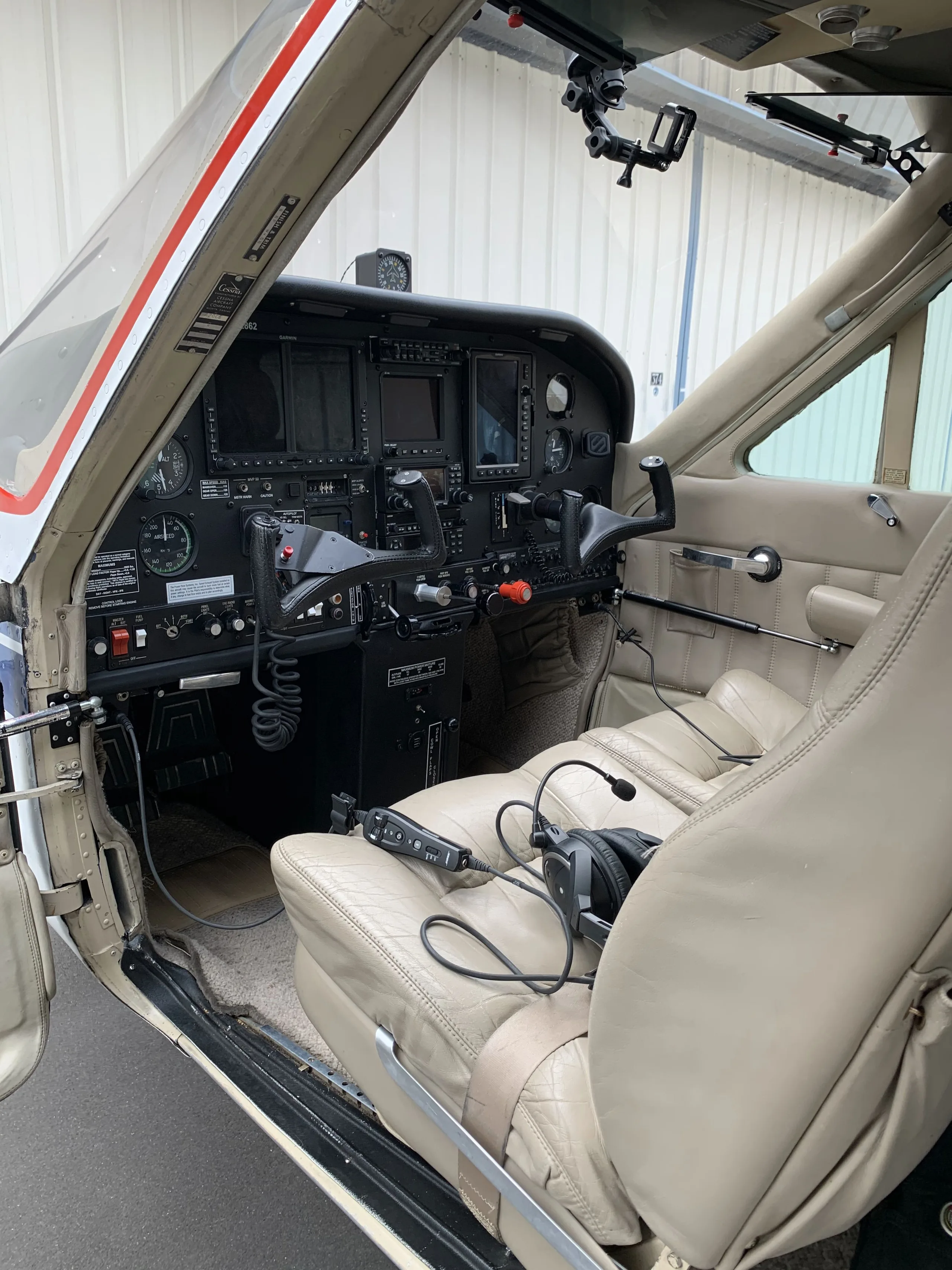 Cockpit and instrument panel of a aircraft.