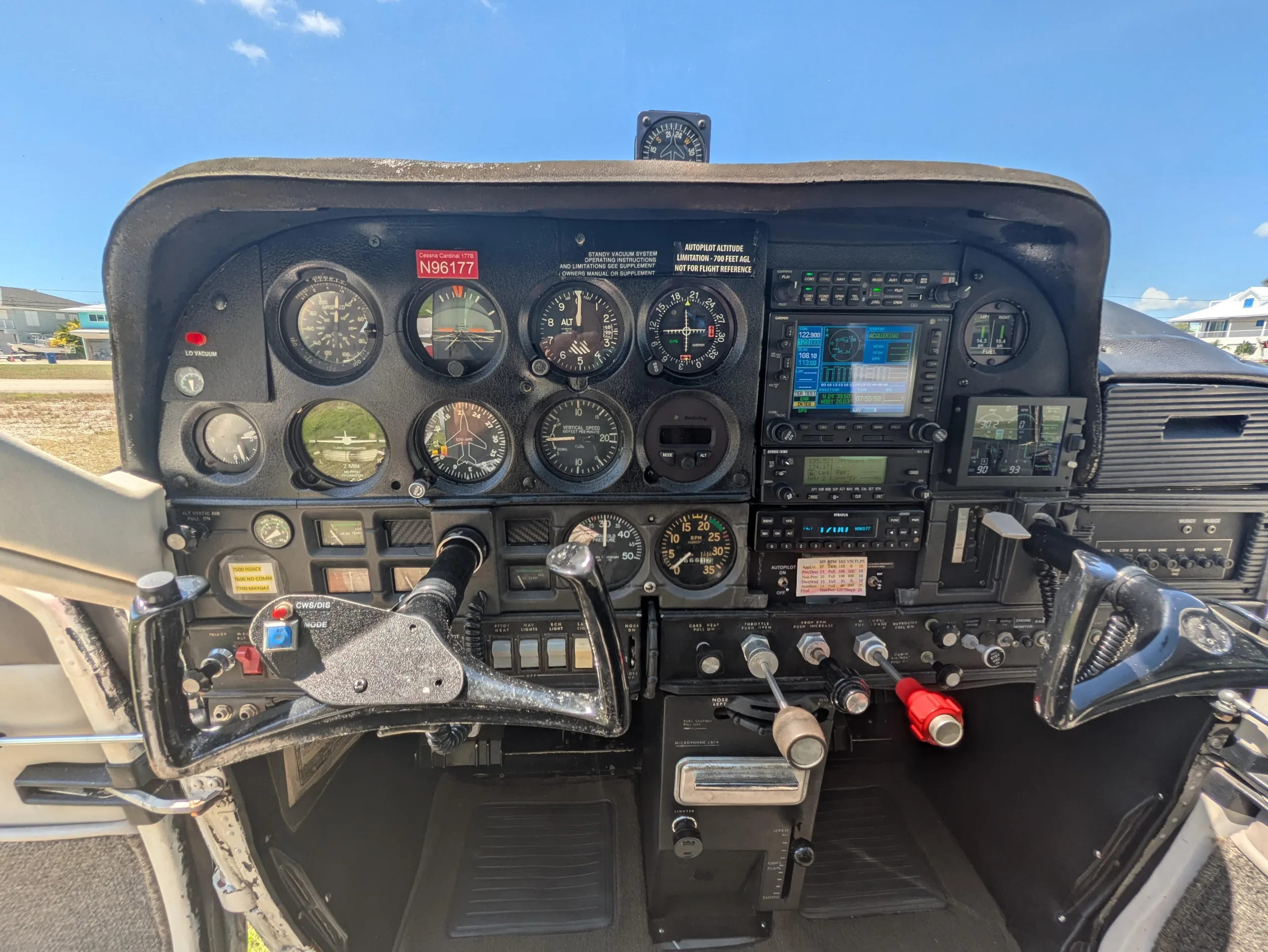 Cockpit and instrument panel of a 1971.