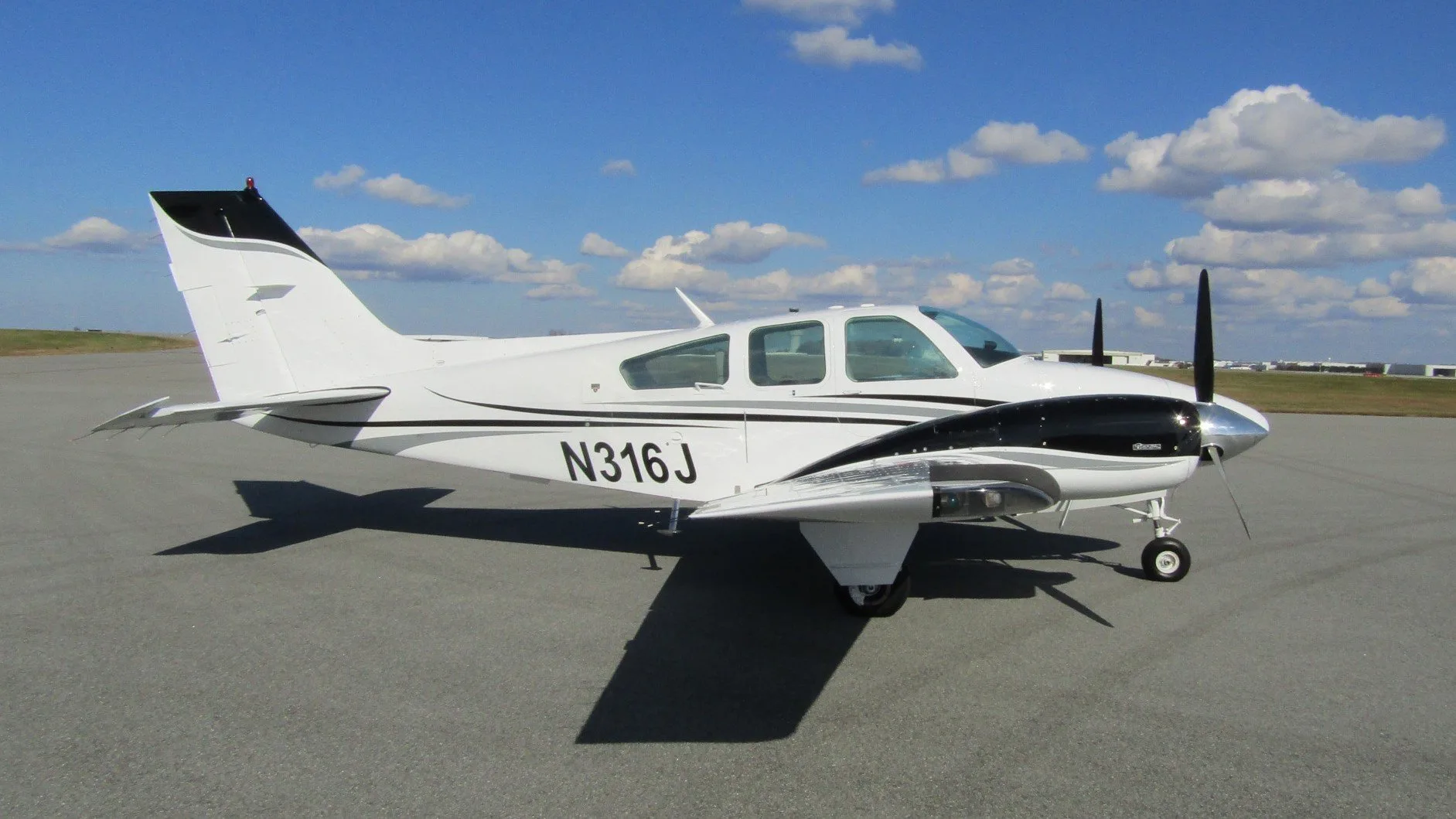 Exterior view of a 1977 Beechcraft BARON B55.