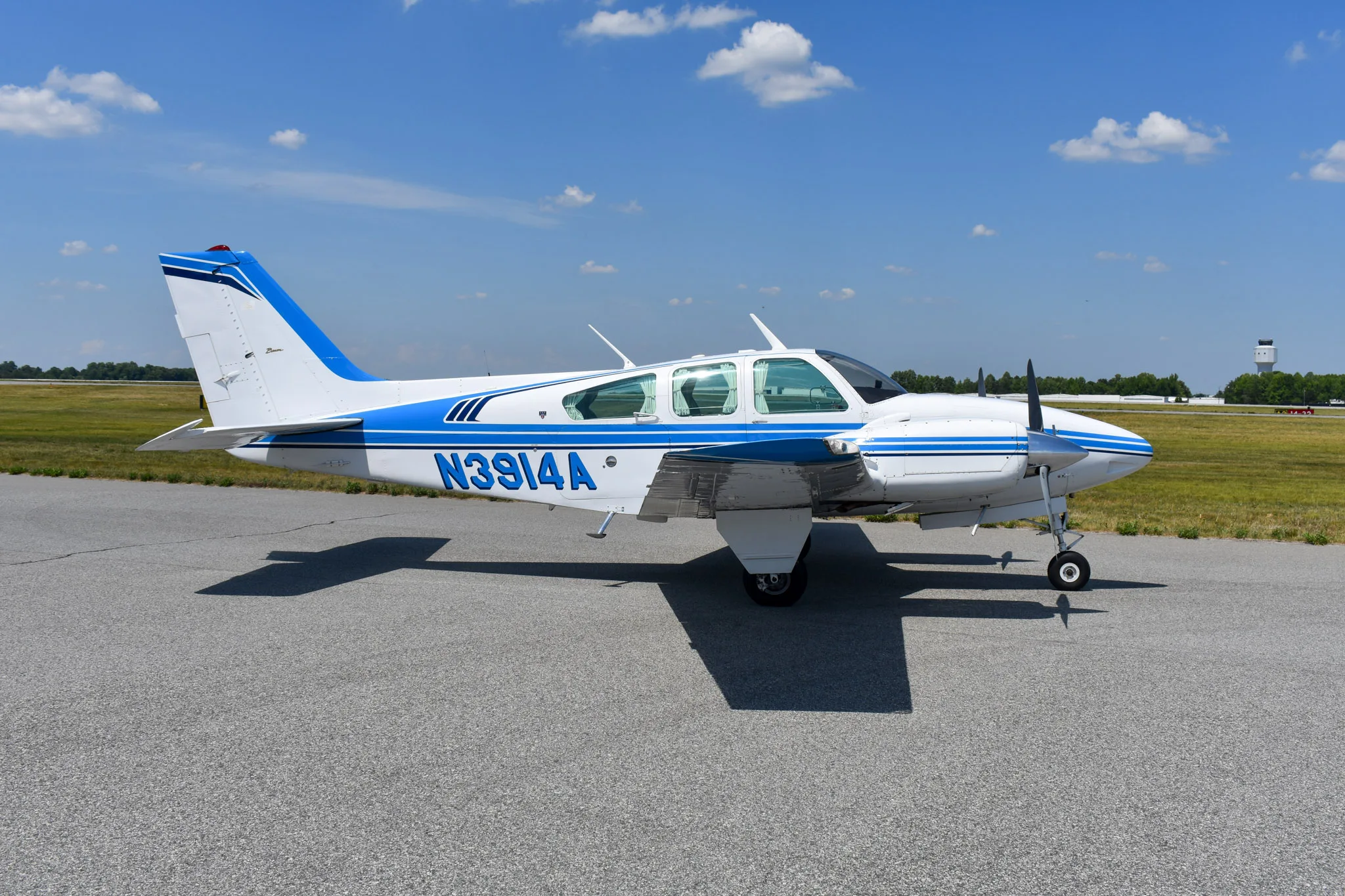 N3914A 1970 E55 Baron