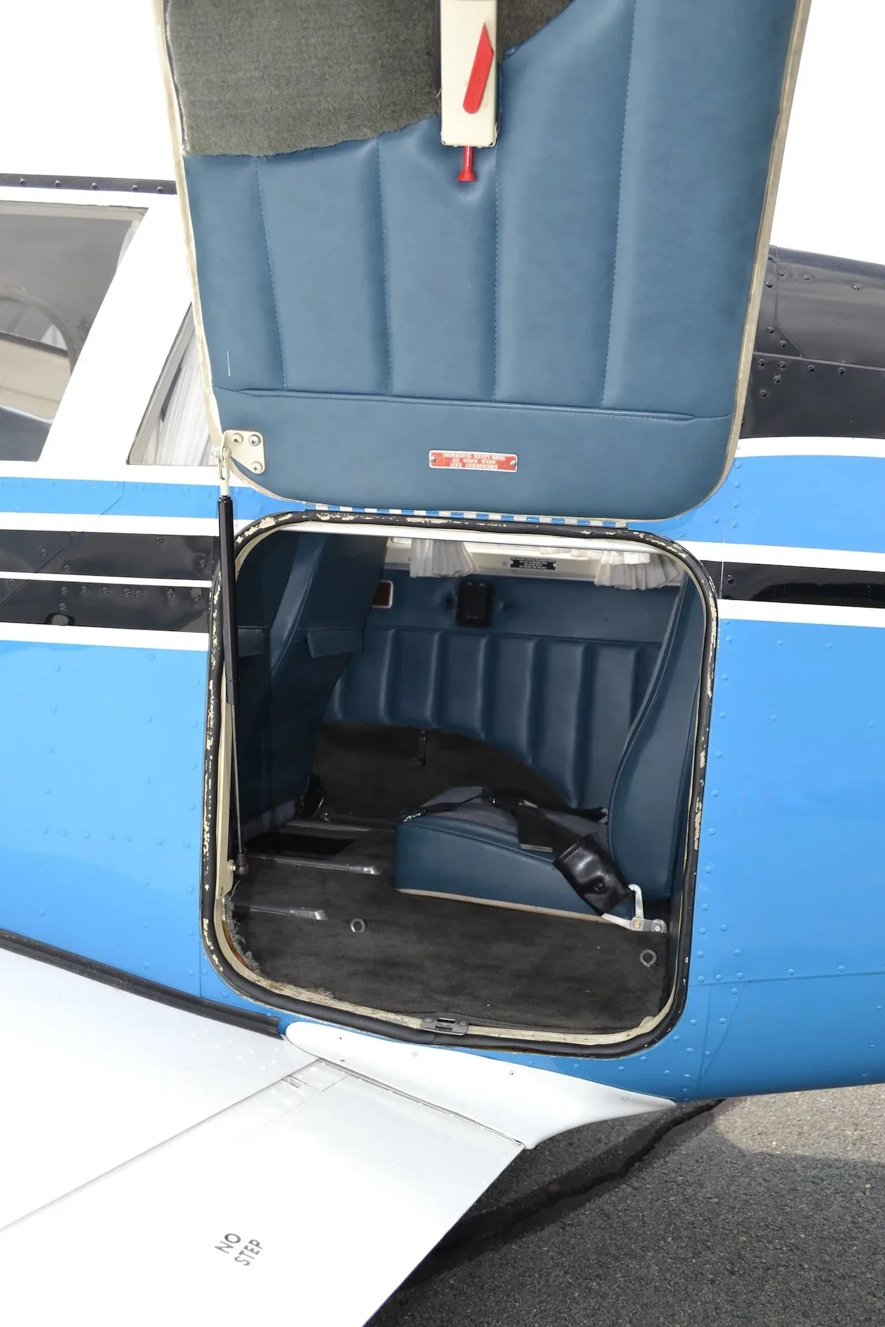 Cabin interior of a 1967 Piper Comanche 260B — Carolina Jet.