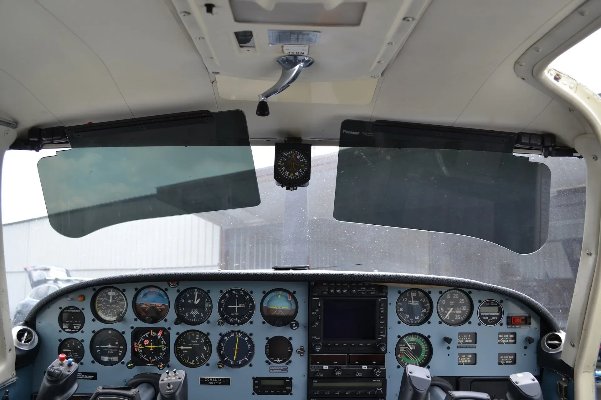 Cockpit and instrument panel of a 1967 Piper Comanche 260B — Carolina Jet.